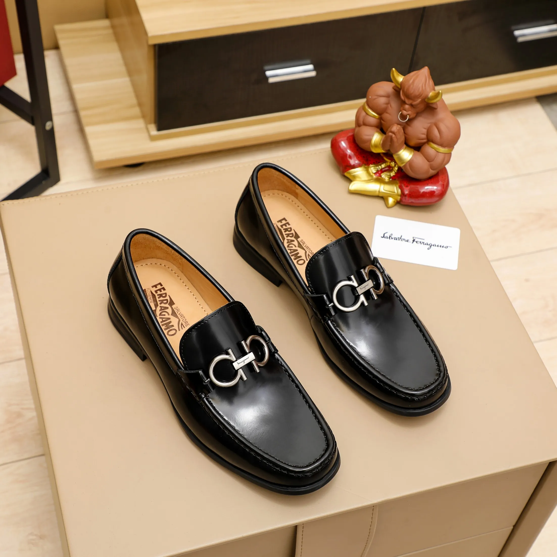 Men's clothing and shoes 💰460 🔥Ferragamo's new men's casual slip-on shoes🇨🇳Official website original 1:1 mold opening, original quality💯Fine workmanship, high-end luxury☘The upper is made of imported Italian first-layer cowhide🌴Luxury🐂leather lining🍓Rubber wear-resistant and non-slip outsole, breathable and comfortable to wear🍍The first choice for high-end men, black, size 38-45